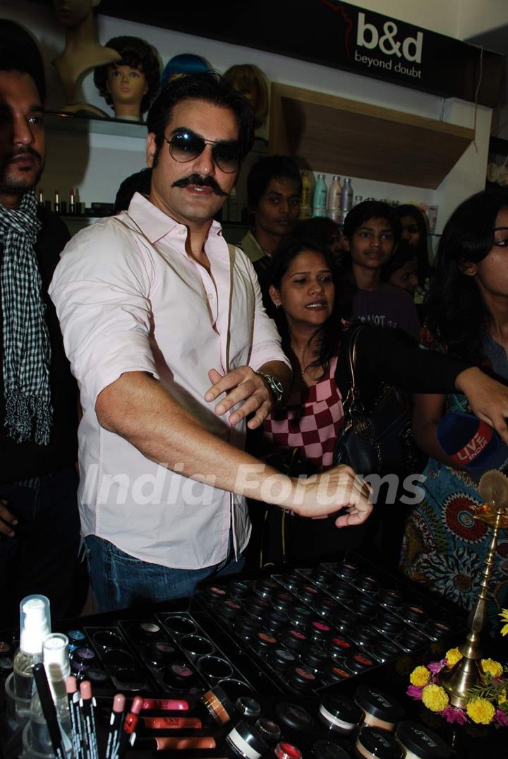 Arbaaz Khan launches Bharat N Dorris Store at Bandra