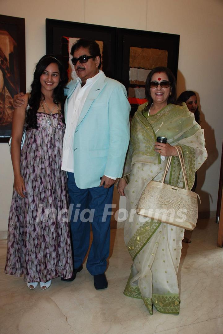 Sonakshi Sinha, Shatrughan Sinha and Poonam Sinha at Art Brunch Journey V in Alliance with NGO Passages