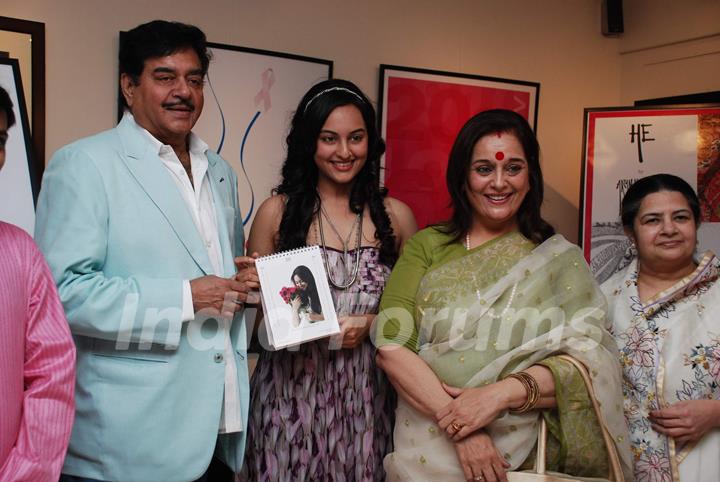 Shatrughan Sinha, Sonakshi Sinha and Poonam Sinha at Art Brunch Journey V in Alliance with NGO Passages