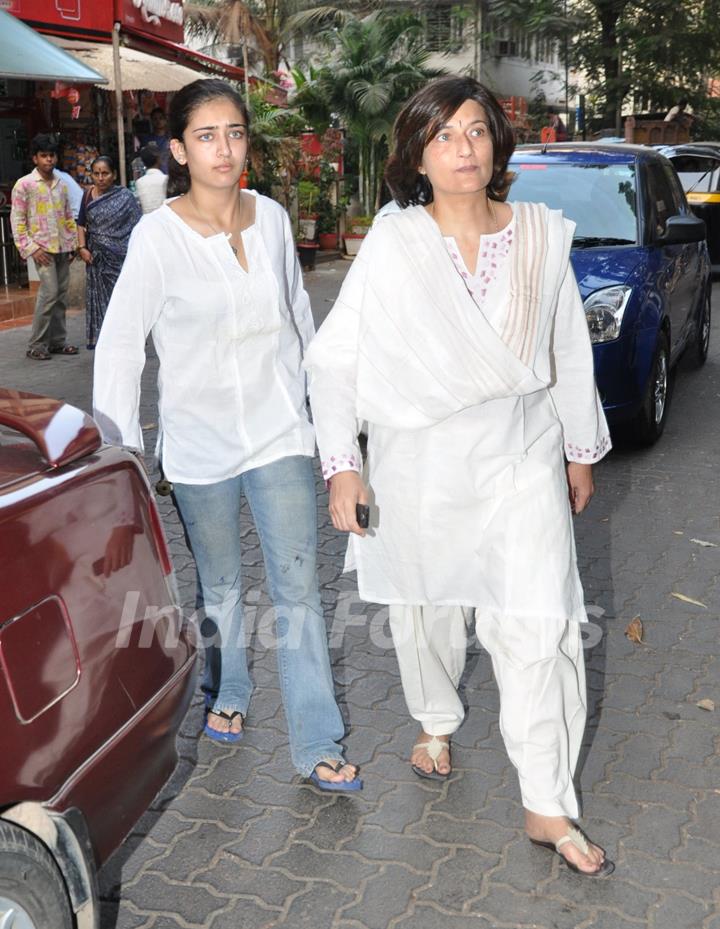 Celebrities at Aamir Khan father funeral pic