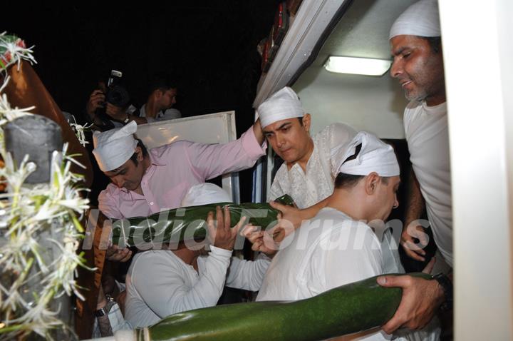 Aamir Khan father funeral pic