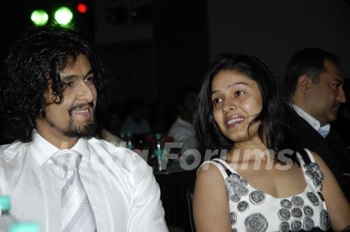 Singer Sonu Nigam and Sunidhi Chauhan at Big Mumbaikar Awards