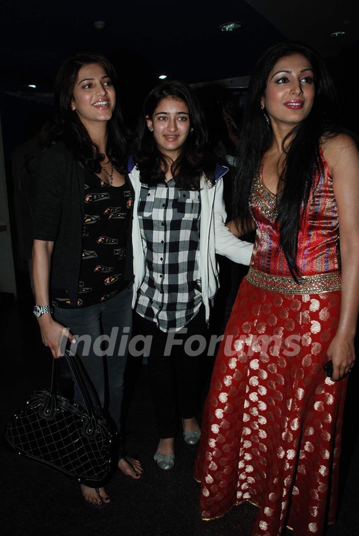 Shruti Hassan at Siddharth''s special screening of film Striker