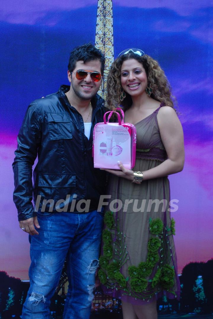 TV Actors-Couple Bhaktiyar Irani and Tanaaz Irani pose for the photographers during the launch of Pond''s Special Valentine''s Day Packs in Mumbai on Friday,05 February 2010