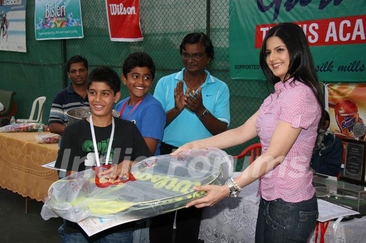 Zarine Khan at tennis academy event at Xaviers