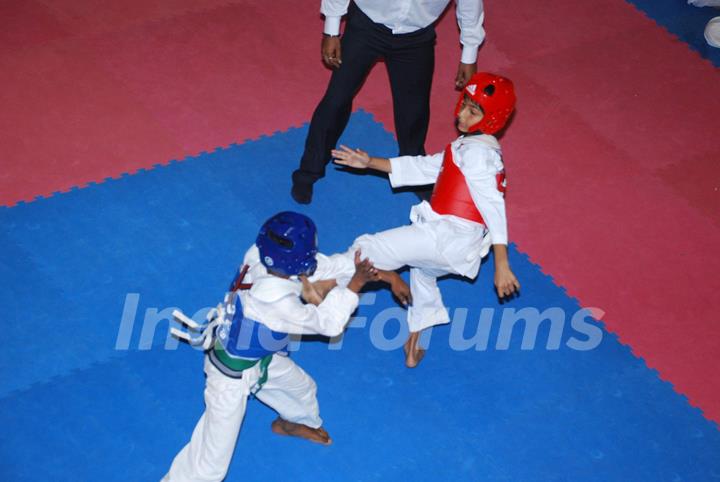 SRK with kids Aryan and Suhana at Maharastra State open Taekwondo competition at Nariman Point