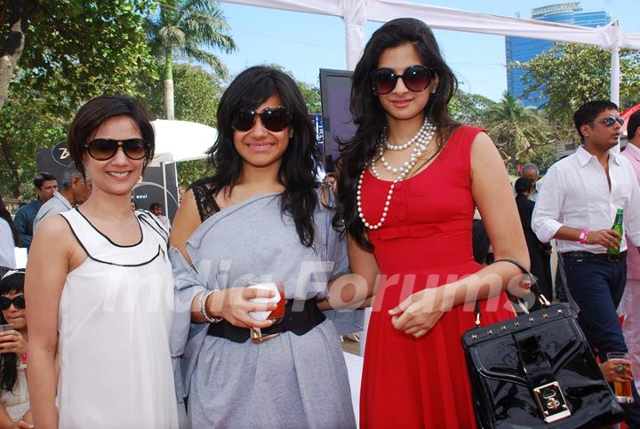 Rhea Kapoor (Sonam''s sis) at Elle Race at Mahalaxmi Race Course