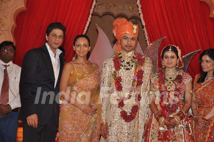 Shah Rukh Khan, Gauri, Juhi, Hema, Abhishek at Saurabh Dhoot and Radhika Singal''s wedding