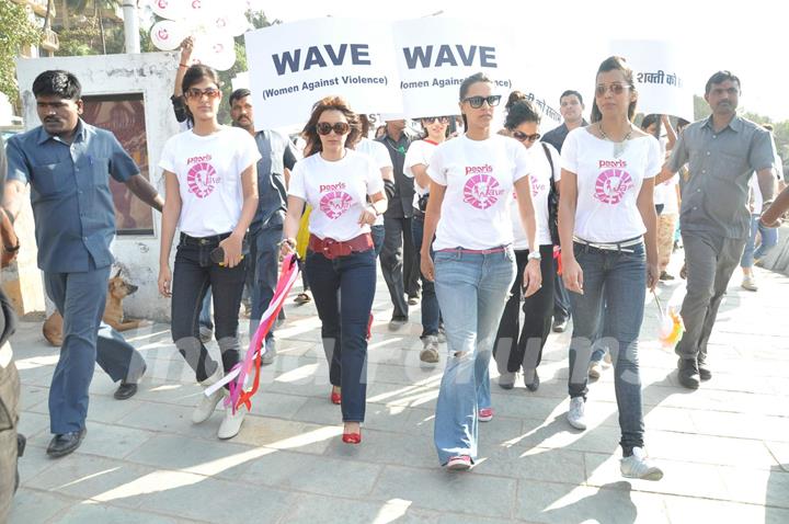 Neha Dhupia, Minisha Lamba & Mughda Godse protest against Domestice violence on Women at Bandra, Mumbai, Tue Evening