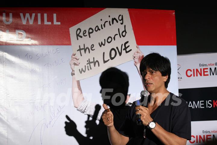 SRK promotes &quot;My Name is Khan&quot; at Fun N Cinemax