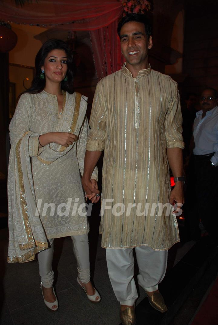 Akshay Kumar, Dimple Kapadia, Karishma Kapoor, Govinda, Twinkle Khanna, Hirthik Roshan,Shatrughan Sinha, Rakesh Roshan, at DR PK Aggarwal''s Daughter''s Wedding at ITC Grand Maratha