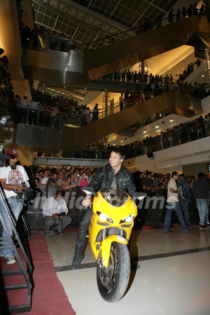 Vivek Oberoi at the launch of Prince Film Music, Oberoi Mall