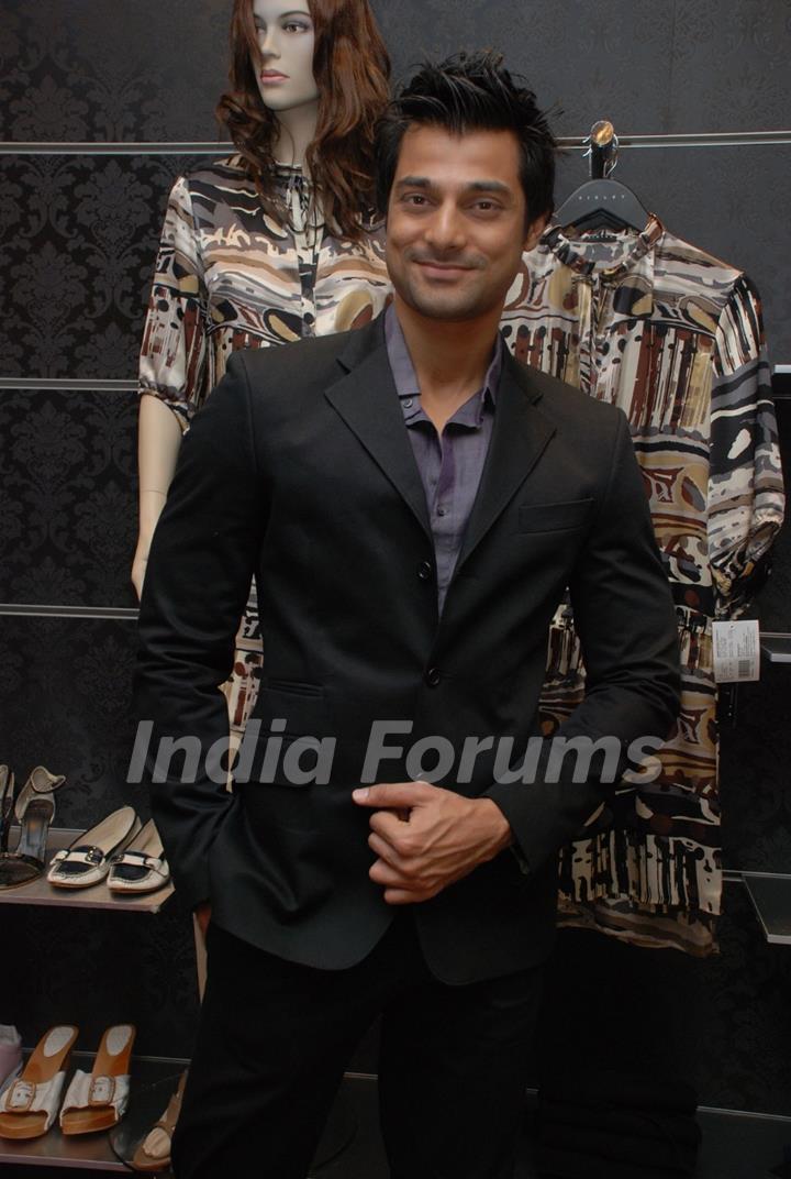 Hanif at Sisley launches Spring Summer 2010