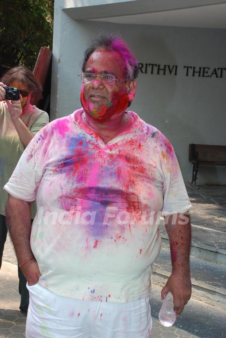 Satish Kaushik play Holi at Azmi House