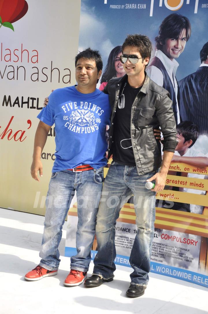 Shahid Kapoor promotes &quot;Paathshala&quot; at a Charity Cricket Match in Mumbai on Tuesday Evening