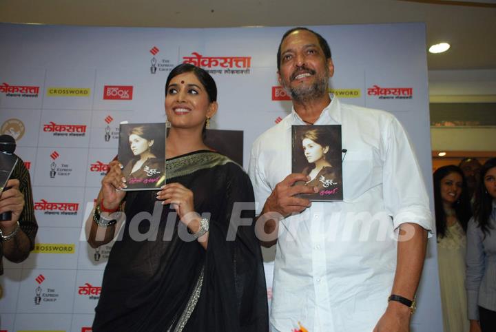 Nana Patekar at Sonali Kulkarni''s book launch &quot;So Kul&quot; at Crosswords, Juhu