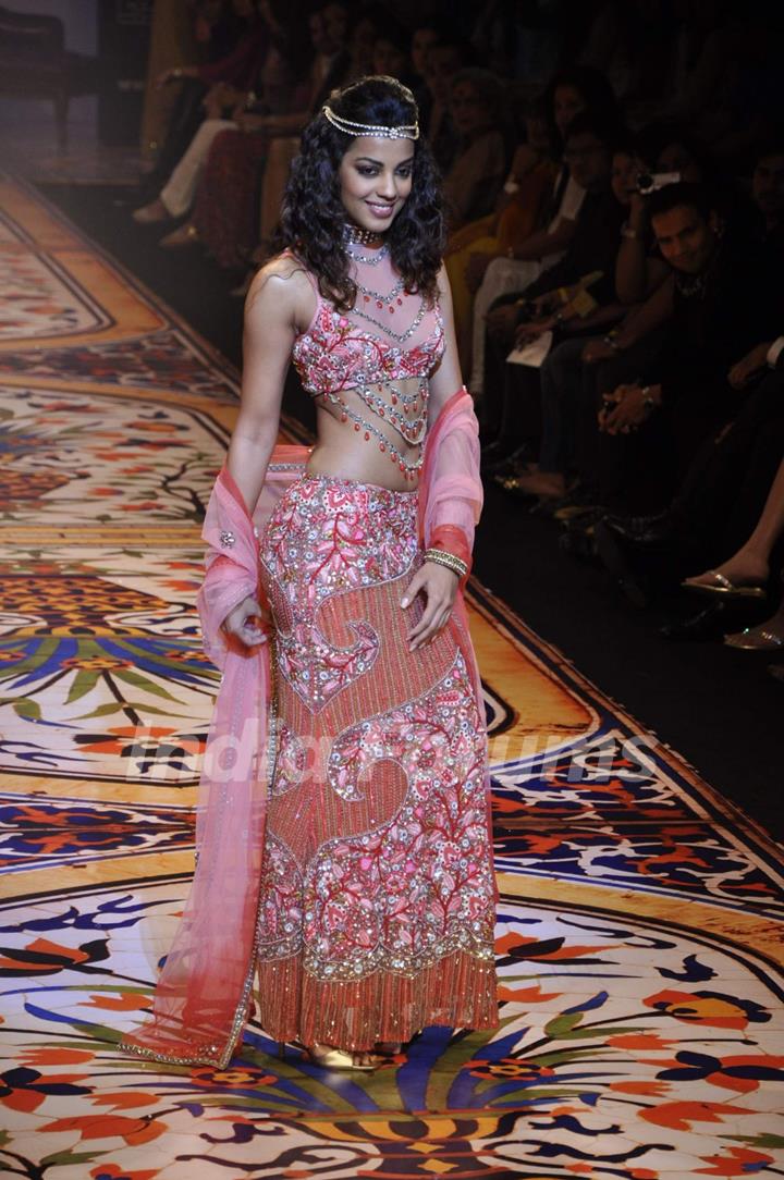 Mughda Godse walks on the Ramp for Pria Kataria Show at Lakme Fashion Week 2010