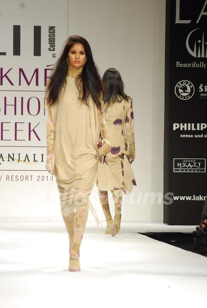 Model walks on the ramp at Lakme Fashion Week 2010