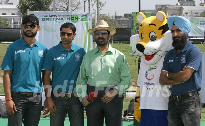 IAO Chairman Suresh Kalmadi with national hockey players at &quot;Green Mela&quot;as a part of Greenathon at Central Park, Connaught Place in New Delhi on Sunday