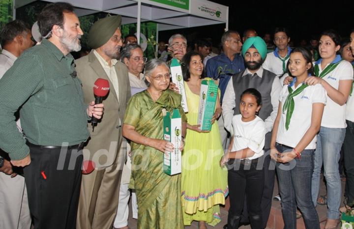 Delhi Chief Minister Sheila Dikshit and Dr Prannoy Roy Chairman NDTV at the launch of &quot;Green Mela&quot; at Central Park, Connaught Place in New Delhi on Sarurday