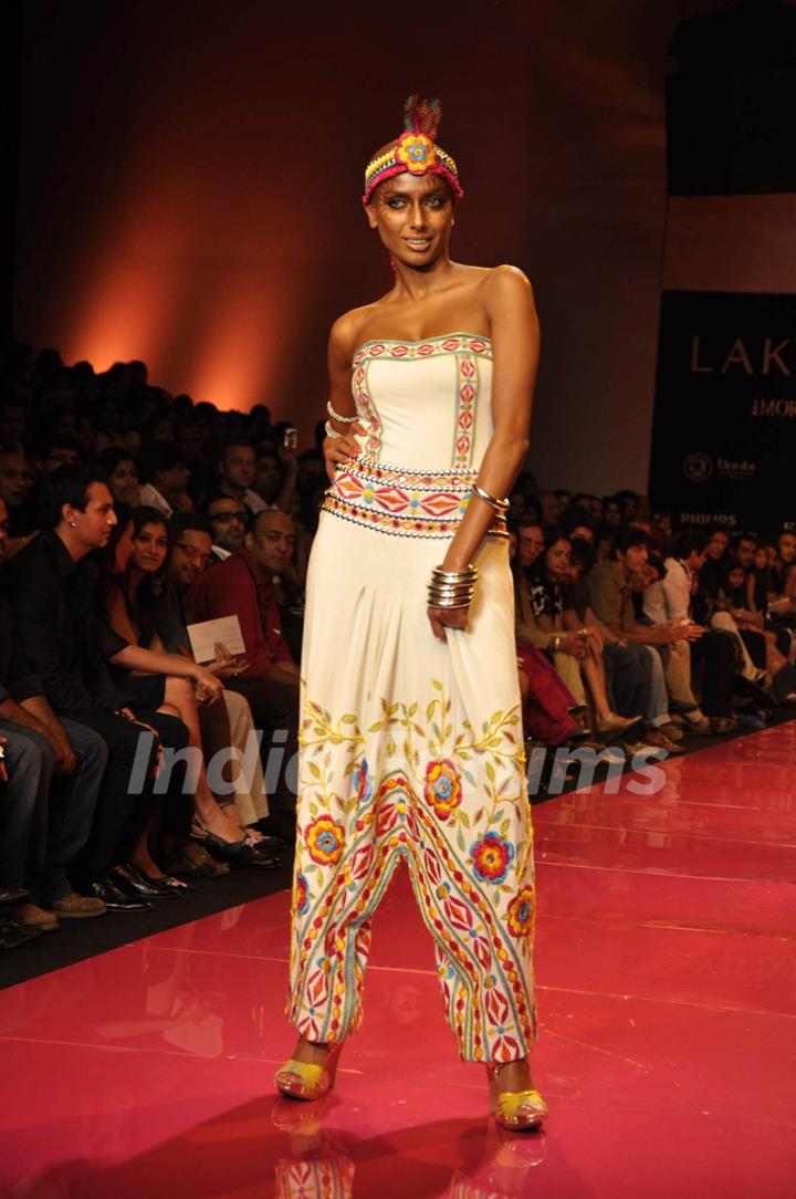 Model walks on the ramp for designer Malini Ramani at Lakme Fashion Week 2010