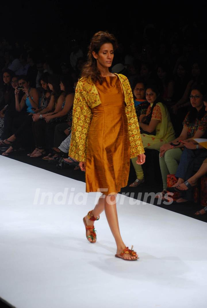 Model walks on the ramp for designer Debarun at Lakme Fashion Week 2010