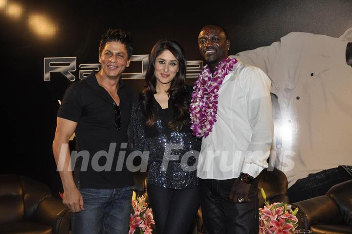 Shahrukh Khan, Akon & Kareena Kapoor pose at a press conference of their forthcoming movie RaOne held in Mumbai today Singer Akon is in Mumbai to record a song for RaOne