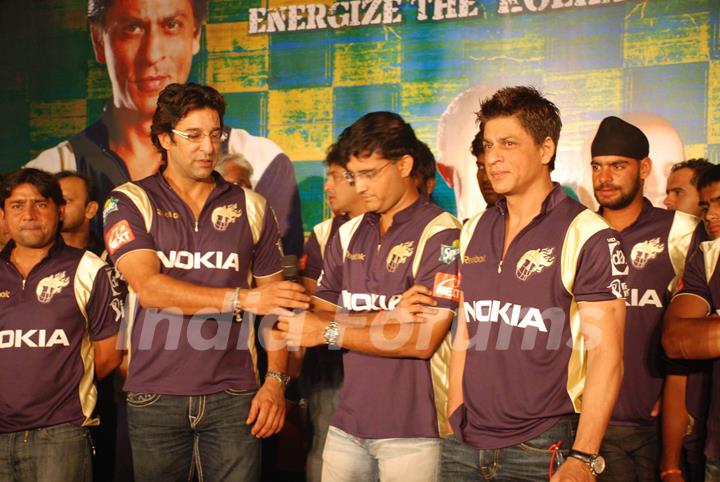 SRK ties up with XXX energy drink for Kolkatta Knight Riders and jersey launch