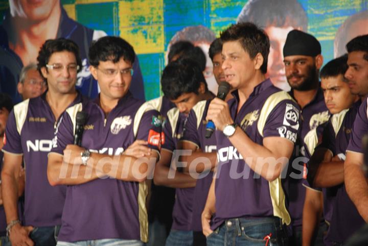 SRK ties up with XXX energy drink for Kolkatta Knight Riders and jersey launch