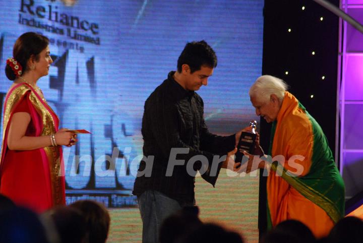 Aamir Khan at CNN IBN heroes event