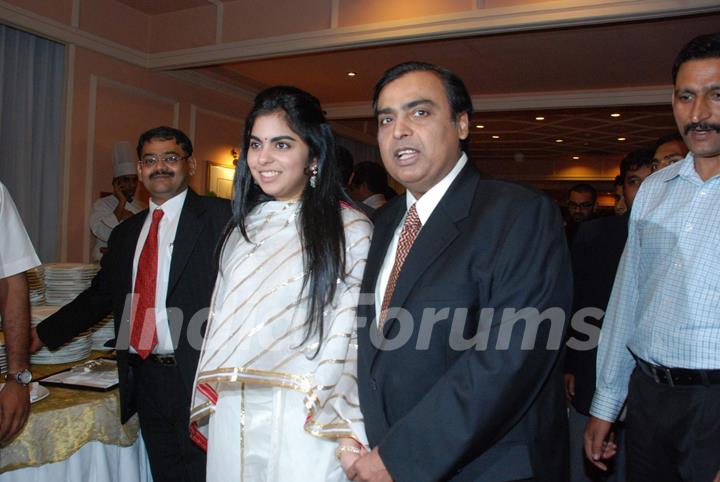 Mukesh Ambani with daughter Isha Ambani at CNN IBN heroes event