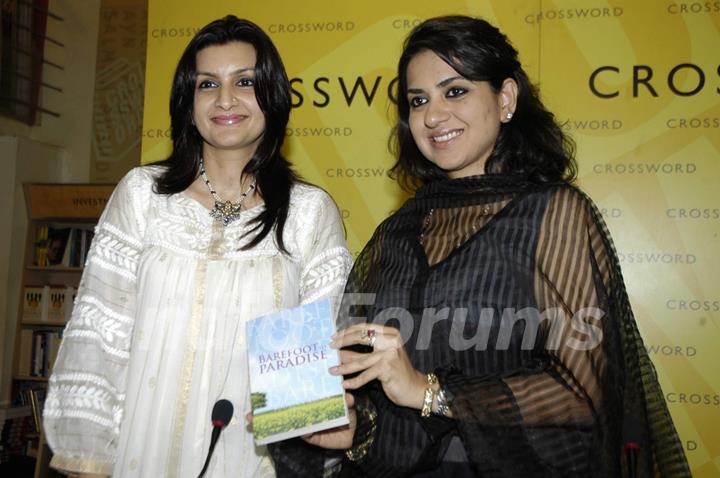 Soorina Arora''s book launch at Cross Word