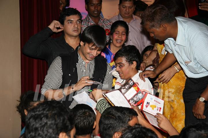 Vivek Oberoi at Vallabdas Dagra Indian Society children event, Bandra