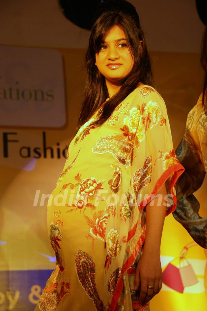 Pregnant women strike pose during Maternity and Parenting Fashion Show in Mumbai on Sunday,14 March 2010