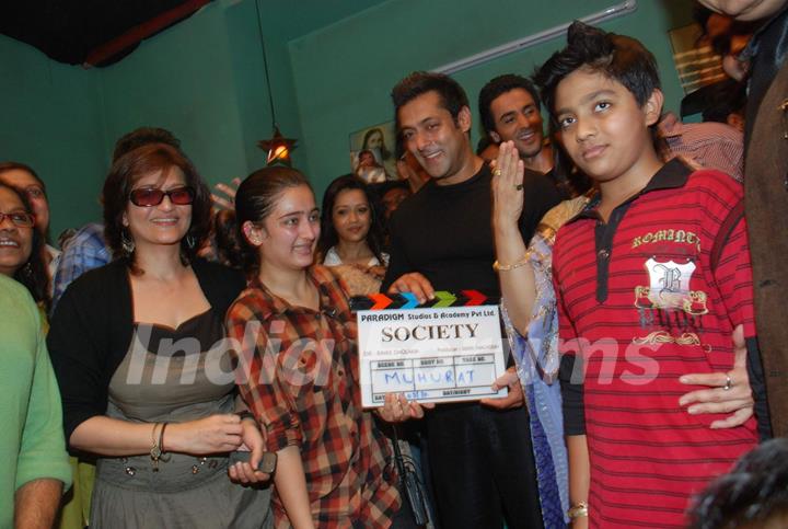 Salman Khan, Sarika at Smita Thackeray''s Film Mahurat Society at Four Bungalows