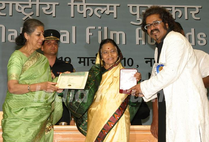 President Pratibha Devisingh Patil presenting best playback singer award to Hariharan at the ''''56 National Film Awards'''', in New Delhi on Friday