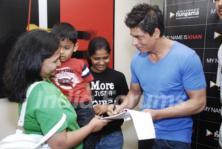 Reebok My Name Is Khan online contest winners get to meet SRK and win Reebok MNIK merchandise