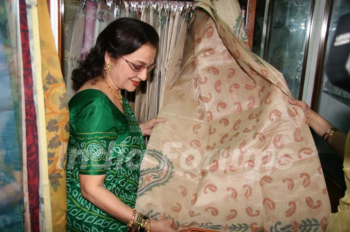 Asha Parekh Unveils Shubhrata Dutta''s Jamdani Saree collection at Juhu in Mumbai on Tuesday evening