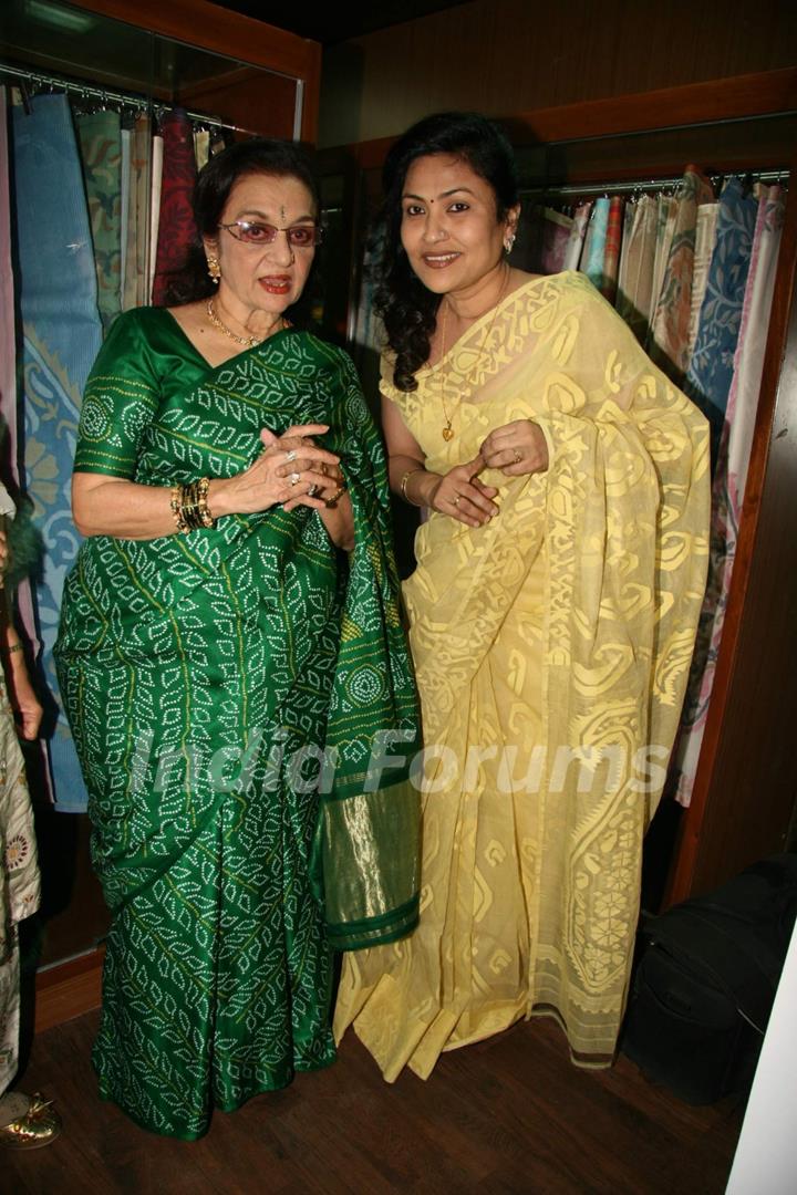 Asha Parekh Unveils Shubhrata Dutta''s Jamdani Saree collection at Juhu in Mumbai on Tuesday evening