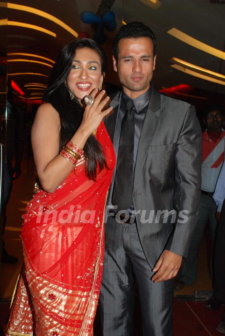 Rohit Roy and Rituparna Sengupta at Mittal Vs Mittal premier at Cinemax