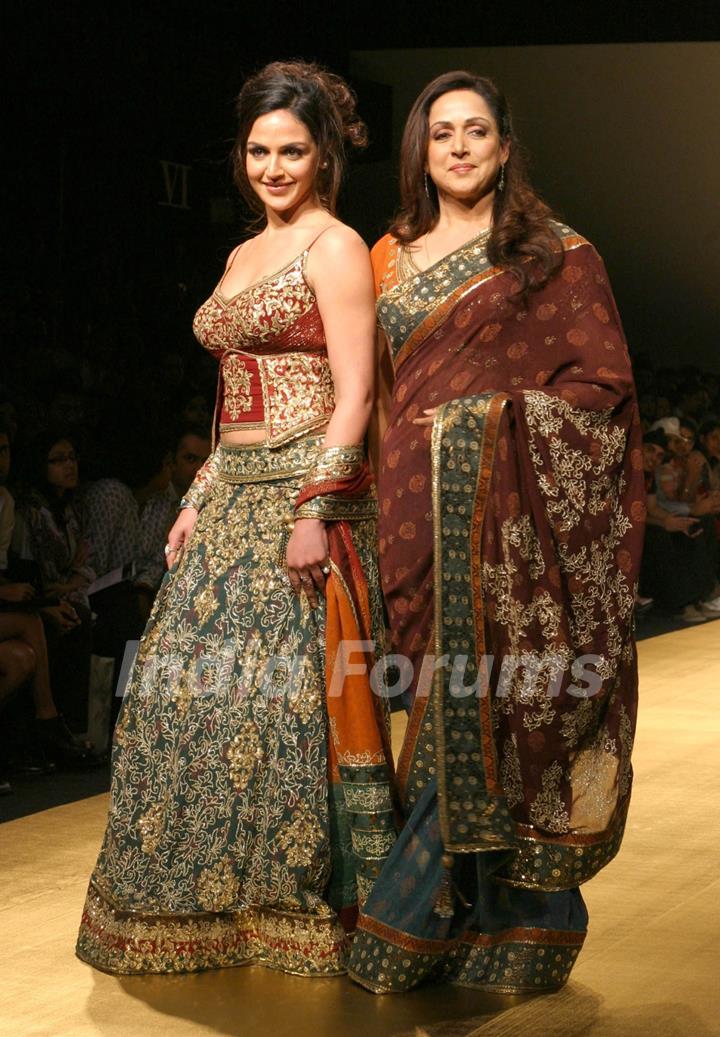 Bollywood actress Esha Deol with her mother Hema Malini at the Wills Lifestyle India Fashion Week 2010, in New Delhi