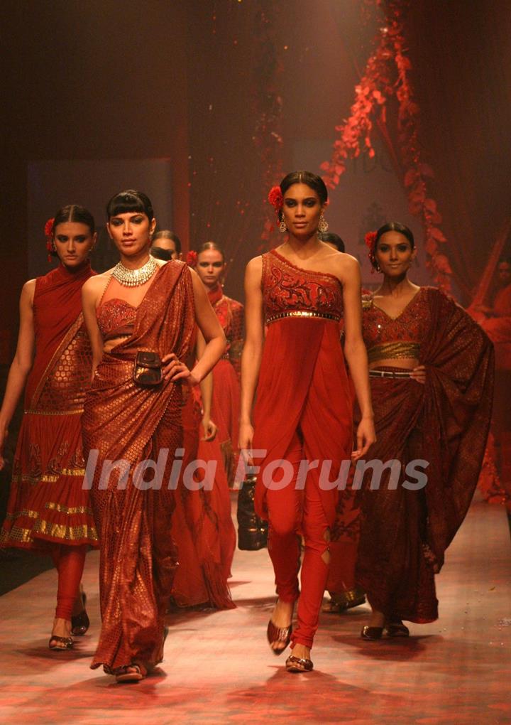 Models showcasing designer J J Valaya,s creations at the Wills Lifestyle India Fashion Week-2010, in New Delhi