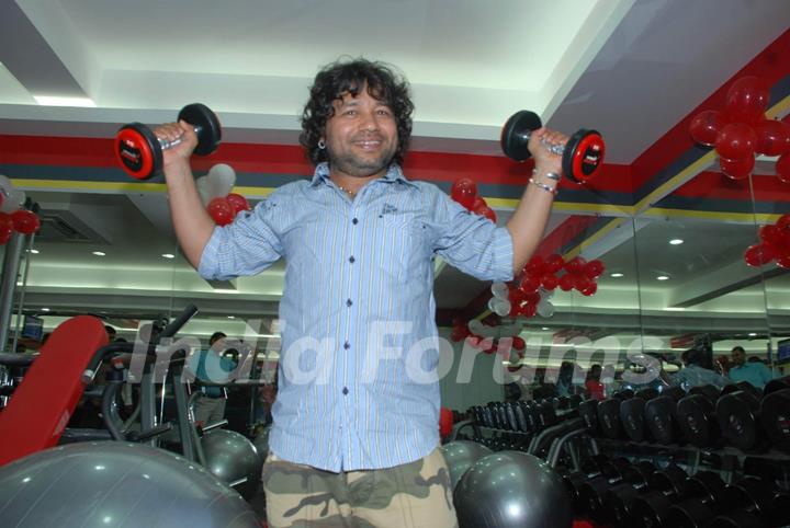 Kailash Kher, Ruslaan and Tiger Shroff launch Snap 24/7 Gym at Malad, near Croma in Mumbai