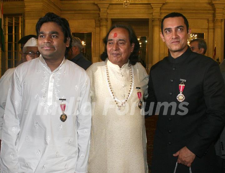 AR Rehman ,Pt Channu Lal Misra and Amir Khan at the Rashtrapati Bhawan,on Wednesday