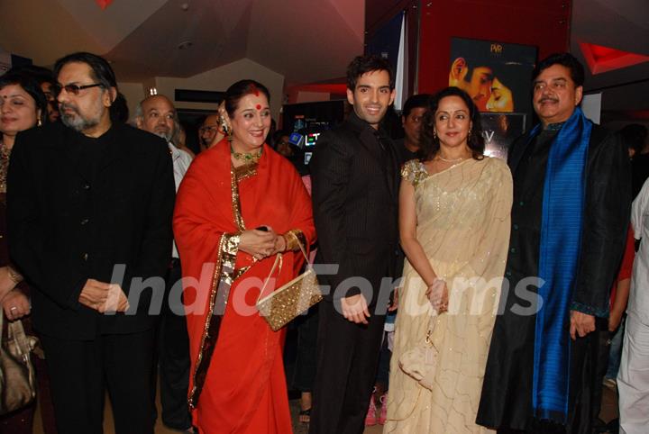 Shatrughan Sinha, Poonam Sinha, Luv Sinha and Hema Malini at Saadiyan film premiere