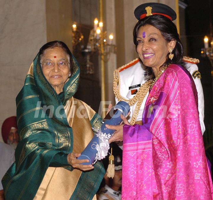 The President, Smt Pratibha Devisingh Patil presenting the Padma Bhushan Award to Dr Mallika V Sarabhhai, at the Civil Investiture Ceremony-II, at Rashtrapati Bhavan, in New Delhi on April 07, 2010