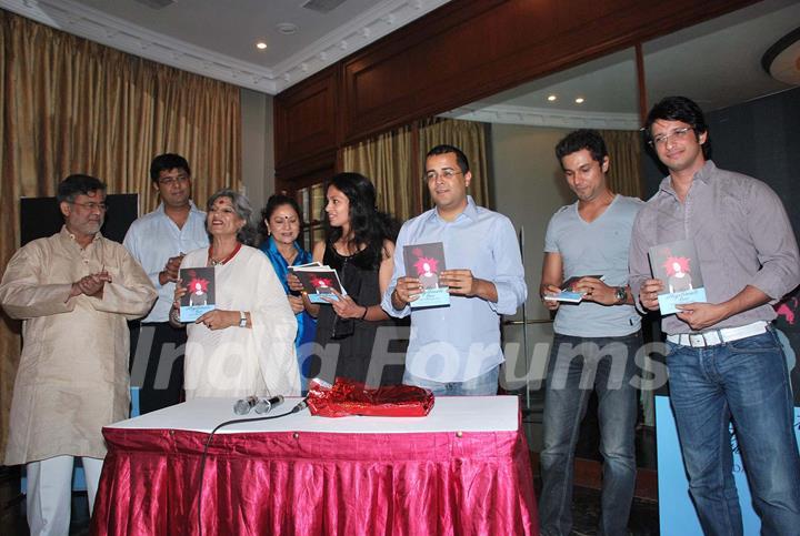 Ranbir Hooda and Sharman Joshi at the launch of Sharda Sunder''s book at Nehru