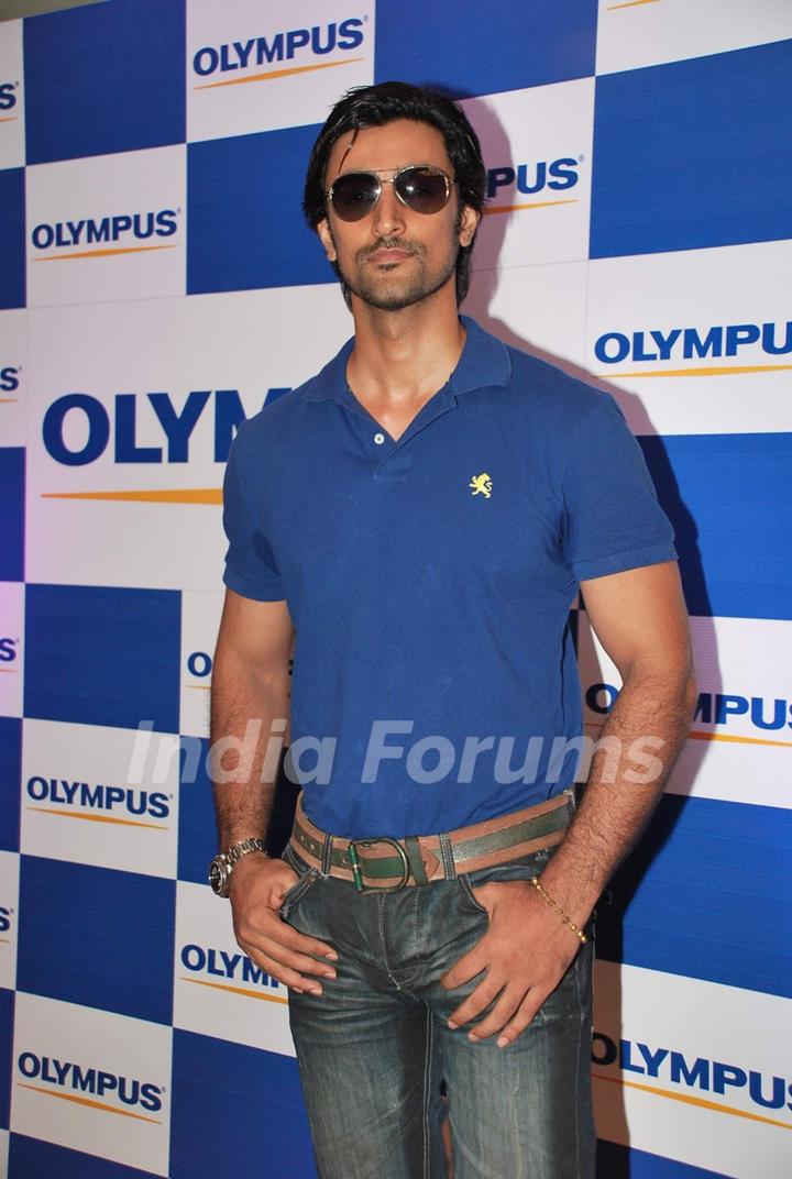 Kunal Kapoor with top models launch new Olympus camera at Taj Presient