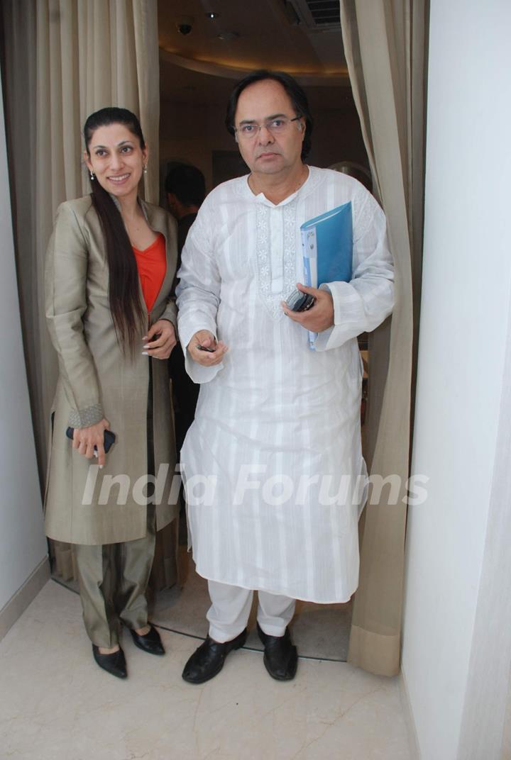 Farooq Shaikh at Zoya for Poetry reading on the Occasion of their 1st Anniversary at Warden Road