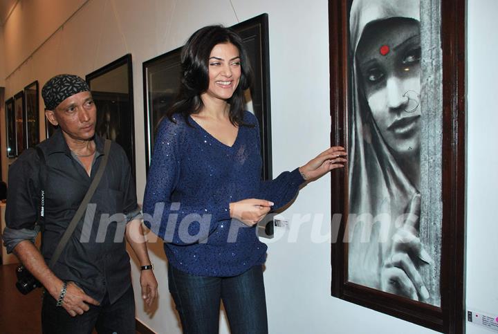 Sushmita Sen Launches Charcoal Exhibition by Gautam Patole at Nehru Centre